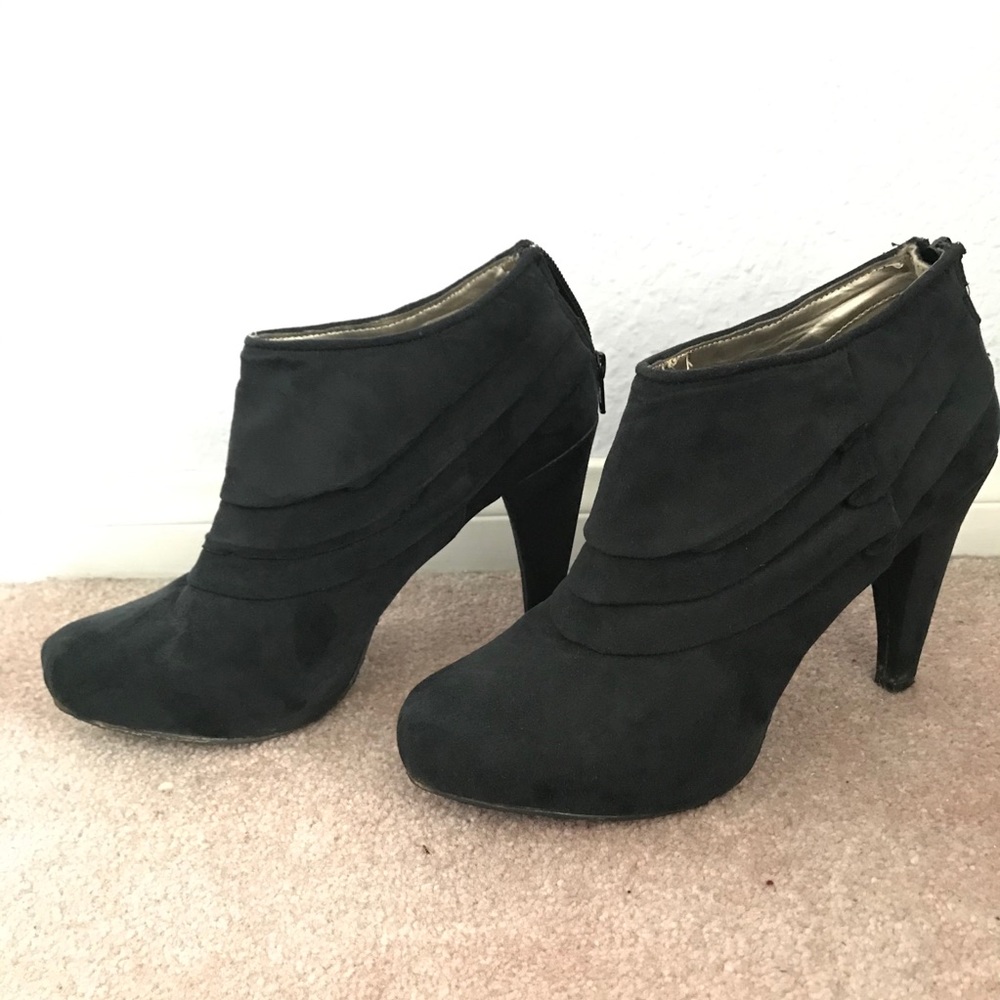 Elle 9.5 black ruffle trim booties